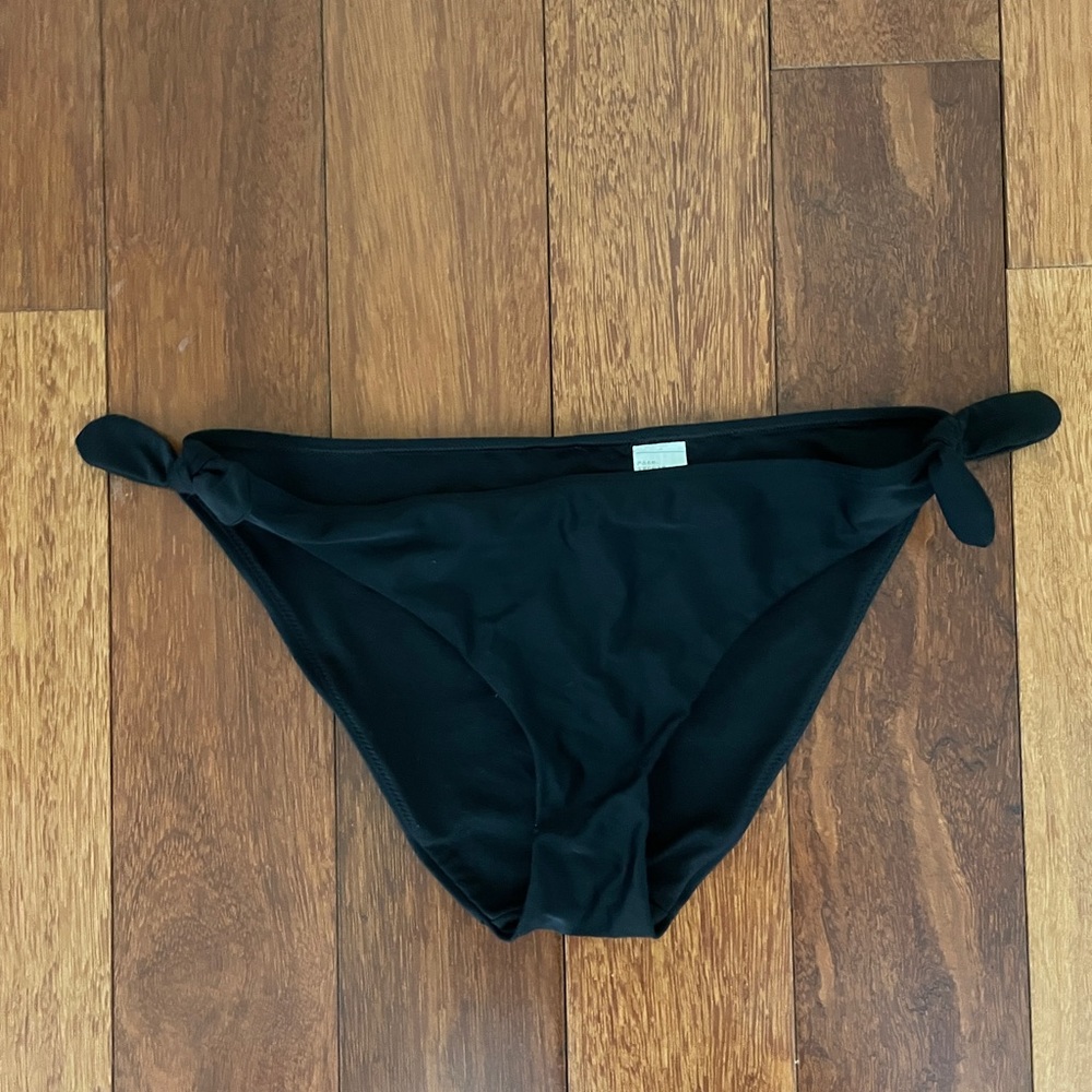 Black hollister bikini bottoms with bows on side
